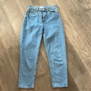 H&M high rise, relaxed fit, blue denim size Sz 4